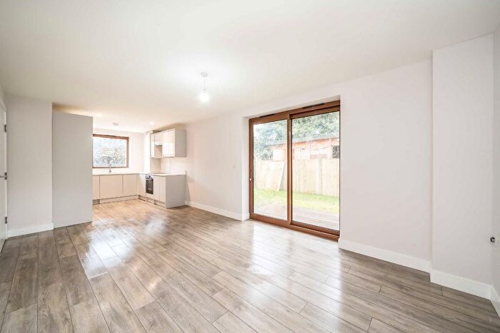 Studio For Sale In Russell Road, Mitcham, CR4