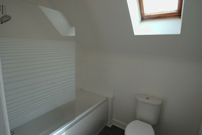 1 Bedroom Flat To Rent In Warwick Road, Pokesdown, Bournemouth, BH7