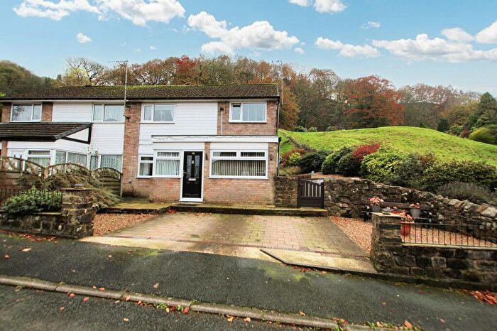 3 Bedroom Semi-Detached House For Sale In Kilnhurst Road, Todmorden, OL14
