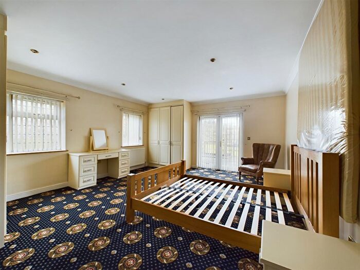 6 Bedroom Property To Rent In Peeks Brook Lane, Horley, RH6