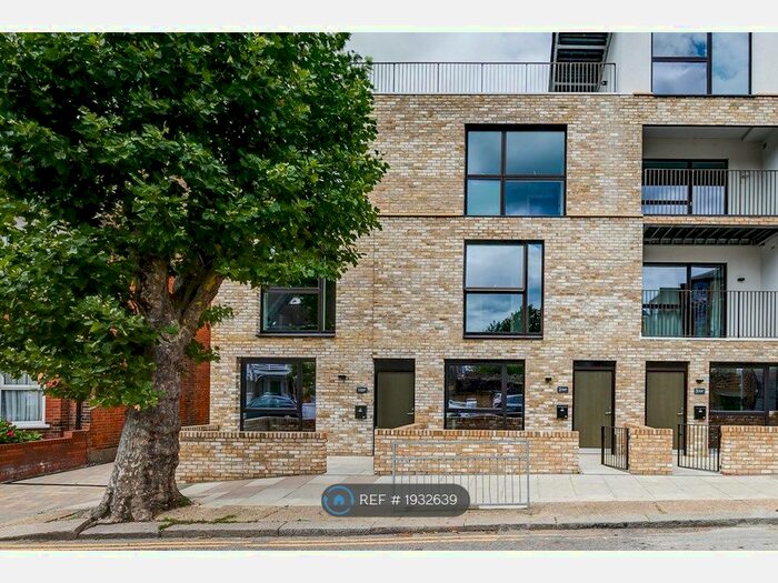 3 Bedroom Terraced House To Rent In Golden Court, London, NW2