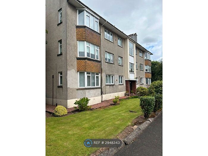 3 Bedroom Flat To Rent In Castle Court, Glasgow, G77