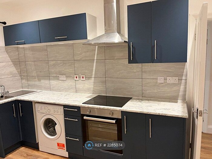 3 Bedroom Semi-Detached House To Rent In Forest Road, Loughborough, LE11