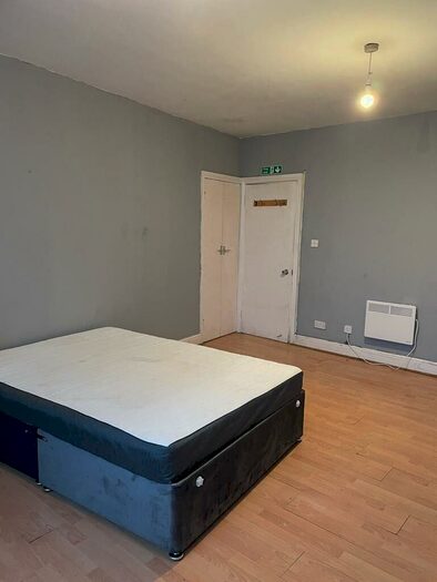 Studio To Rent In New Cross Road, SE14