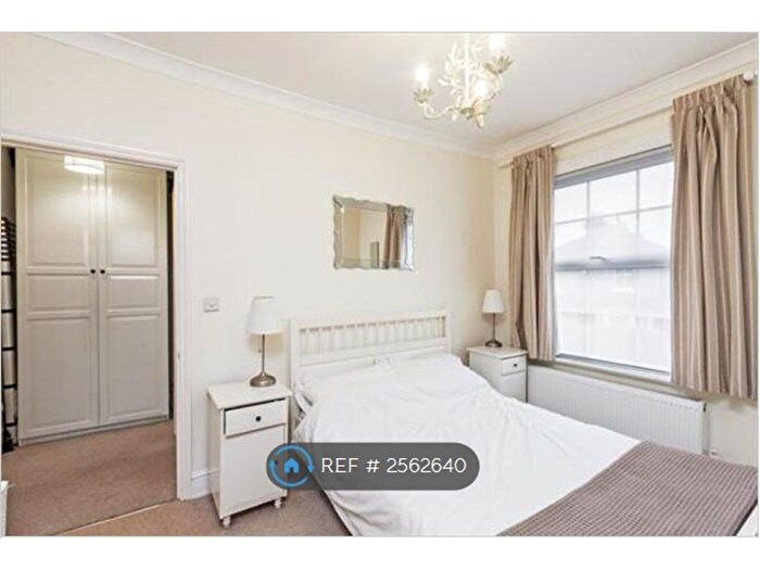 3 Bedroom Semi-Detached House To Rent In Hawks Road, Kingston Upon Thames, KT1