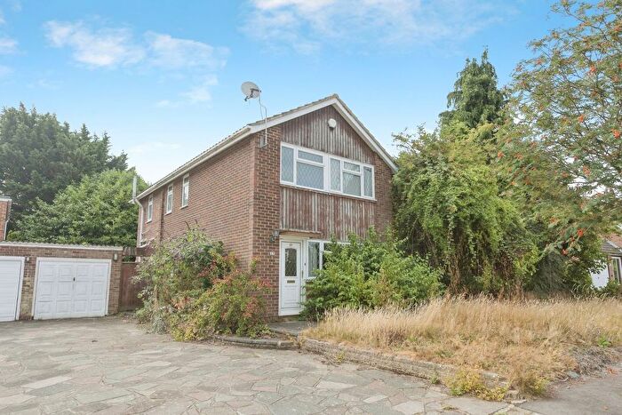 4 Bedroom Detached House For Sale In Paddocks Close, Orpington, BR5