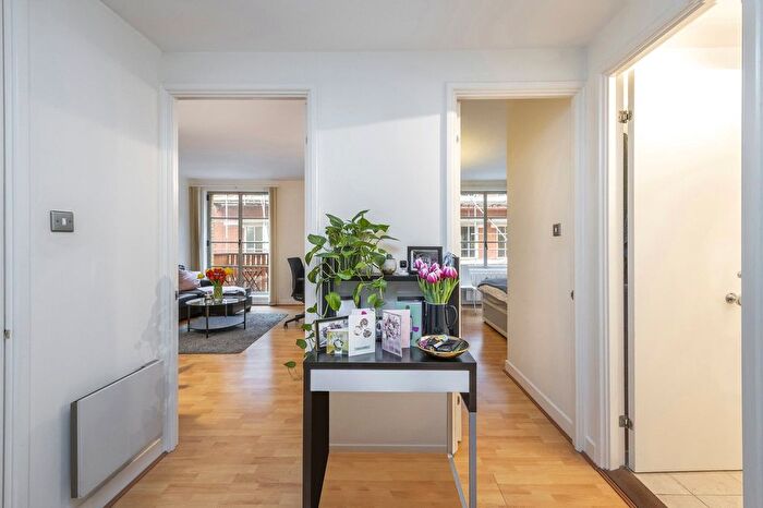 1 Bedroom Flat To Rent In The Circle, Queen Elizabeth Street, SE1