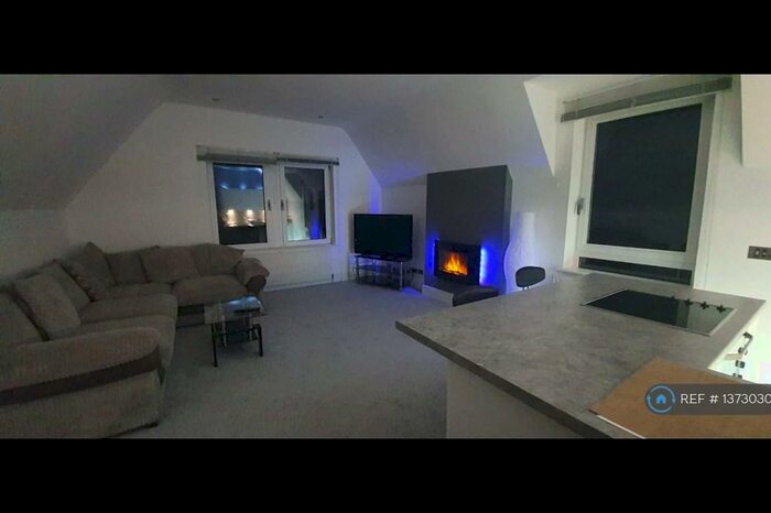 2 Bedroom Penthouse To Rent In St.Thomas Road, Lytham St.Annes, FY8