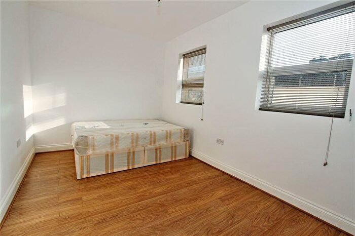 1 Bedroom Flat To Rent In Summers Lane, Finchley, N12