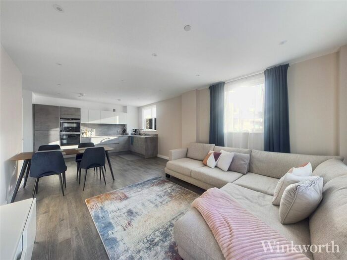 2 Bedroom Flat To Rent In Corbet Gardens, London, W3