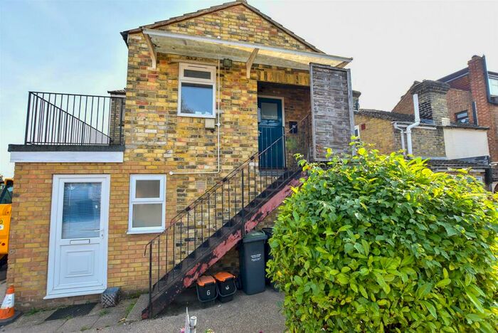 1 Bedroom Flat For Sale In New Road, Ditton, ME20