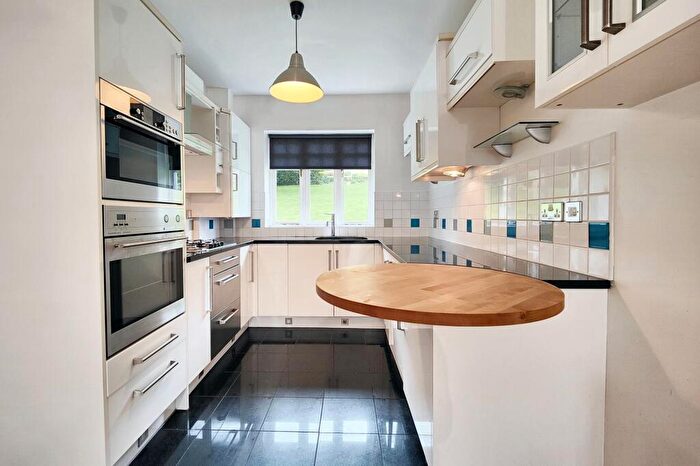 3 Bedroom Apartment To Rent In The Colonnade, Lancaster, LA1