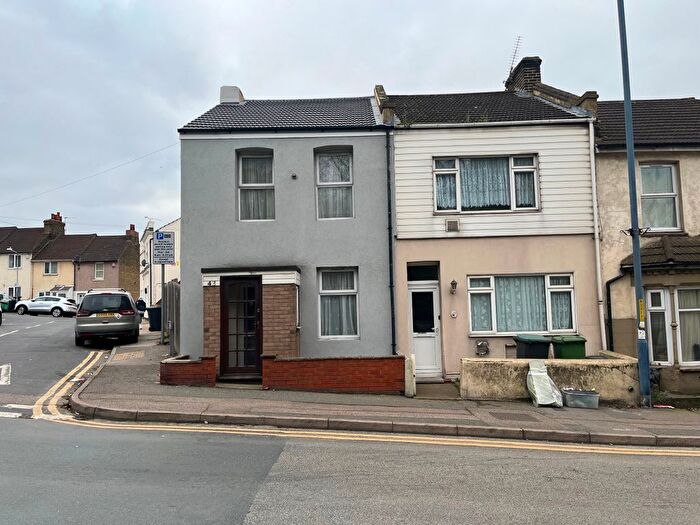 2 Bedroom Semi-Detached House To Rent In Stonebridge Road, Northfleet, Gravesend, DA11