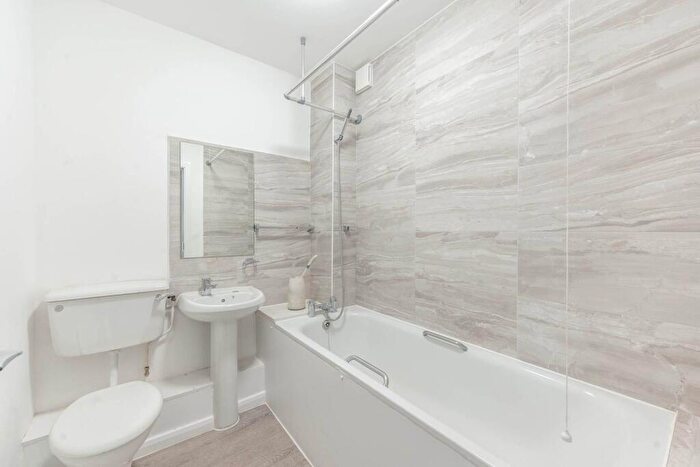 1 Bedroom Flat To Rent In Bridge Street, Pinner, HA5