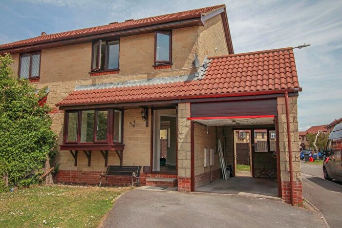 3 Bedroom Semi-Detached House To Rent In Harvey Close, Worle, BS22