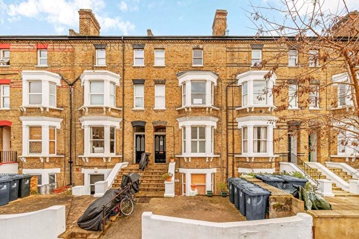 2 Bedroom Flat To Rent In Grange Park, Ealing, W5
