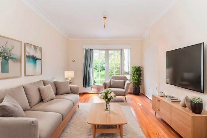 3 Bedroom Terraced House To Rent In Bedford Road, London, N2