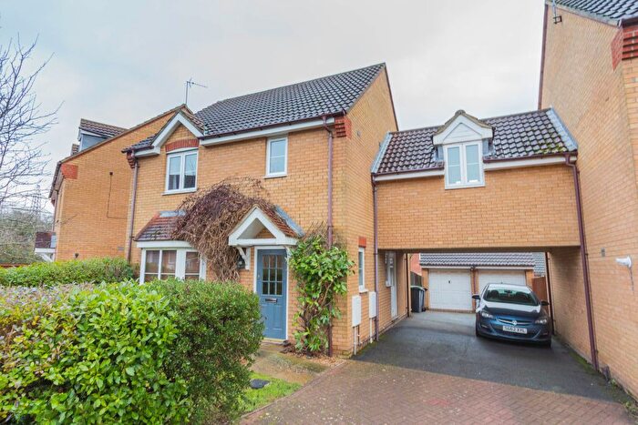 4 Bedroom Semi-Detached House To Rent In Randall Close, Irthlingborough, Wellingborough, NN9