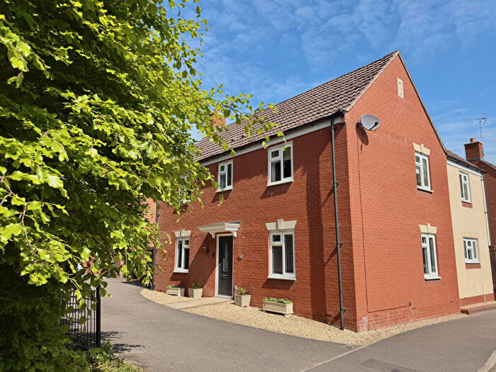 4 Bedroom Detached House For Sale In Cossor Road, Pewsey, SN9