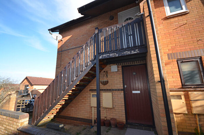 1 Bedroom Maisonette To Rent In Gramwell, Milton Keynes, Buckinghamshire, MK5