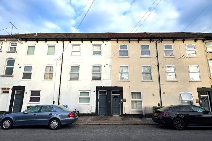 1 Bedroom Flat For Sale In Southampton Street, Farnborough, Hampshire, GU14