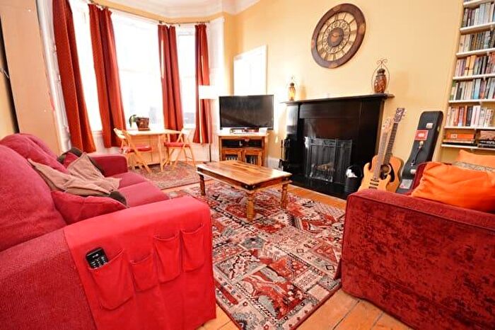 2 Bedroom Property To Rent In L Haymarket Terrace, Edinburgh, EH12