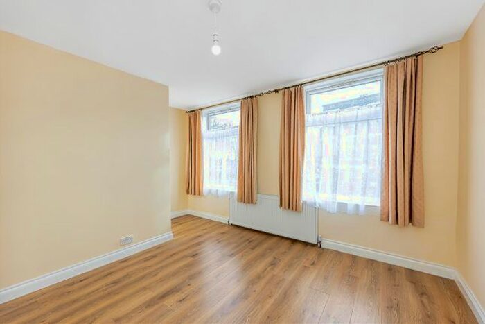 1 Bedroom Maisonette To Rent In Cann Hall Road, Leytonstone, London, E11