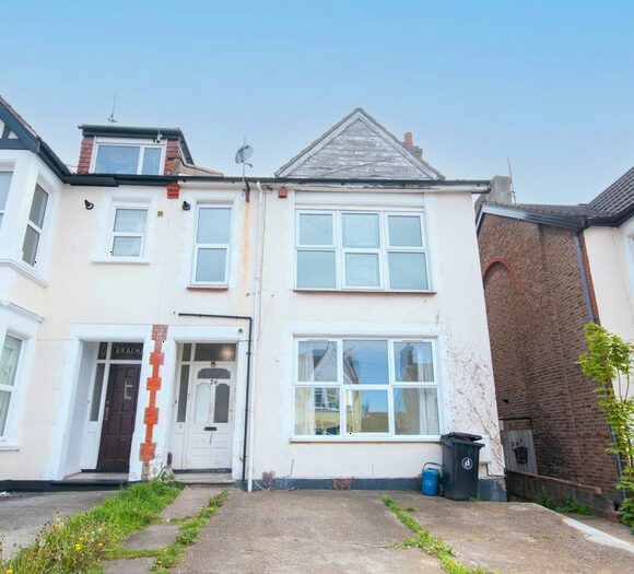 2 Bedroom Flat To Rent In Meteor Road, Westcliff-On-Sea, SS0