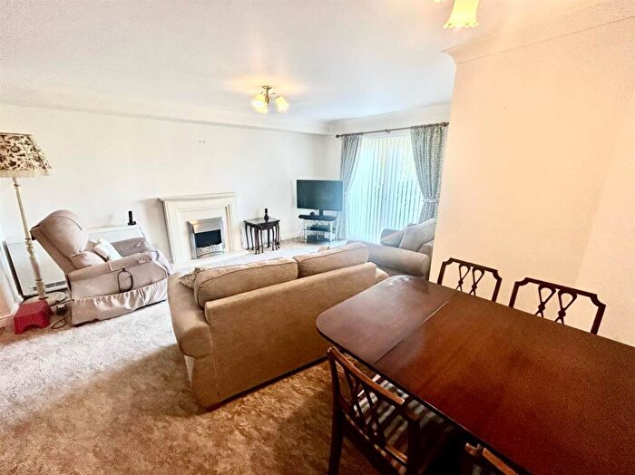2 Bedroom Apartment To Rent In Rhos Promenade, Rhos On Sea, Colwyn Bay, LL28