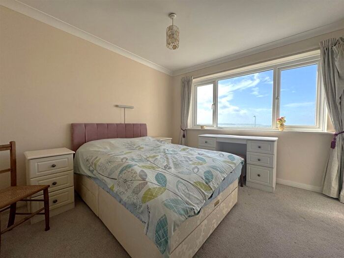 2 Bedroom Maisonette To Rent In Marine Parade East, Lee-On-The-Solent, PO13