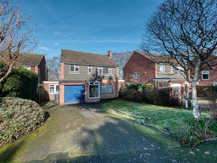 3 Bedroom Detached House For Sale In Peak View Drive, Ashbourne, DE6