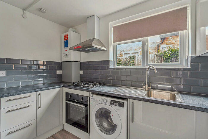 2 Bedroom Flat To Rent In Campbell Croft, Edgware, HA8
