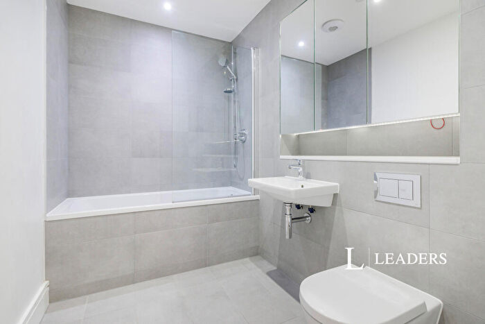 2 Bedroom Apartment To Rent In Syward Place, Chertsey, KT16