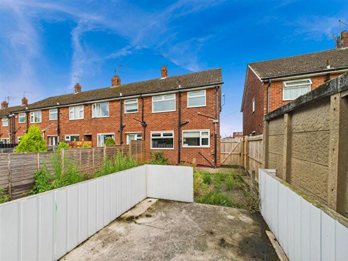 2 Bedroom End Of Terrace House For Sale In Corona Drive, Hull, HU8