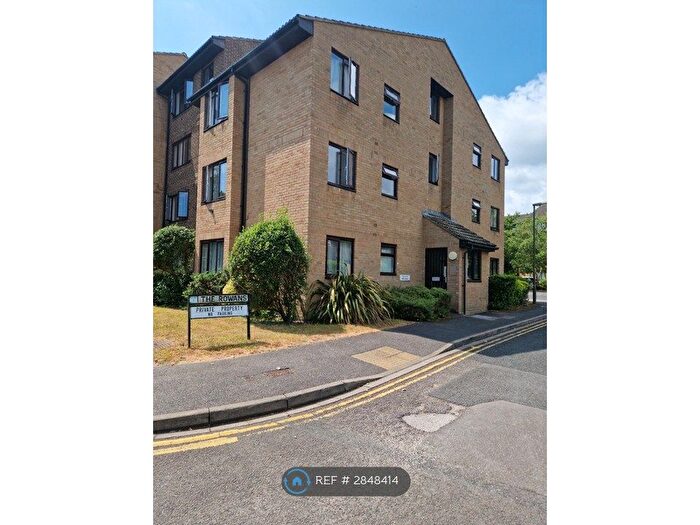 Studio To Rent In The Rowans, Woking, GU22