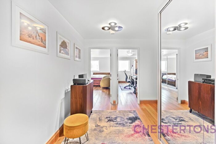 2 Bedroom Flat To Rent In Sheerness Mews, Silvertown, E16