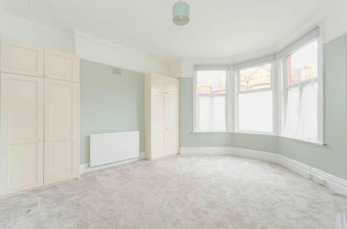 2 Bedroom Flat To Rent In St Pauls Avenue, Willesden Green, London, NW2