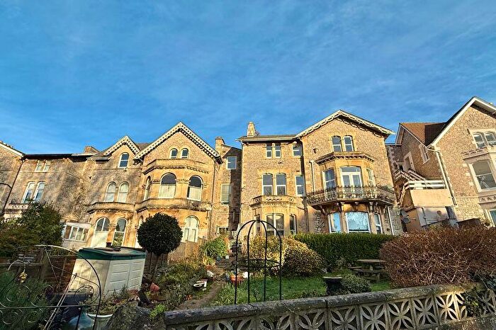 2 Bedroom Flat For Sale In Shrubbery Avenue, Weston-Super-Mare - Stunning Ceilings, BS23