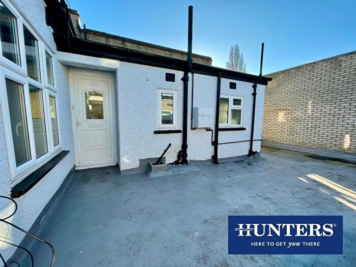 2 Bedroom Flat To Rent In Central Road, Worcester Park, KT4