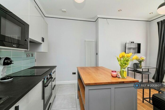 2 Bedroom Flat To Rent In Amhurst Road, London, E8