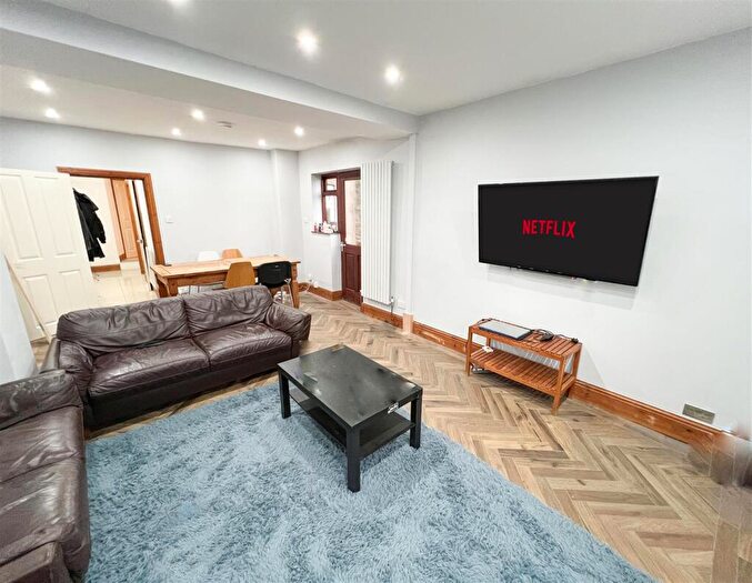 4 Bedroom Flat To Rent In A Crookesmoor Road, Sheffield, S10