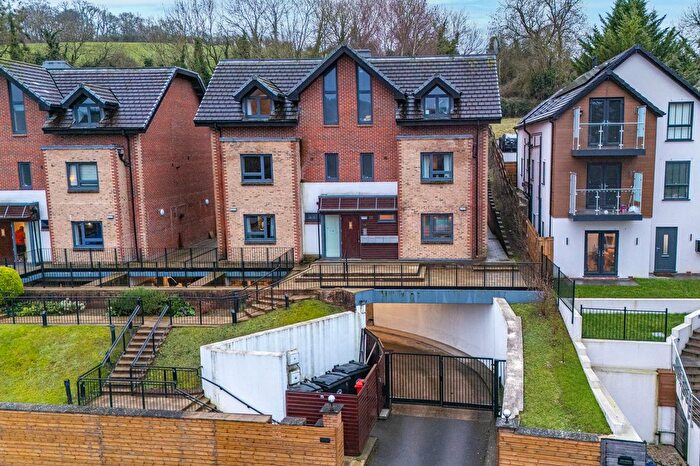 2 Bedroom Flat For Sale In Kingsmead Road, Loudwater, HP11