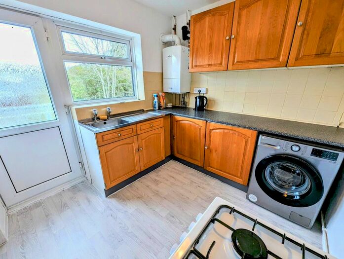1 Bedroom Flat To Rent In Howe Circle, Newport, NP19