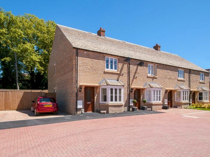 3 Bedroom End Of Terrace House To Rent In Willowbank, Witney, OX28