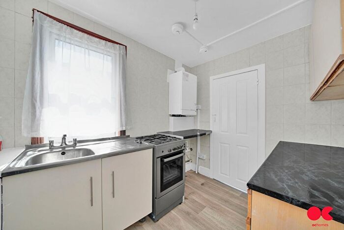 1 Bedroom Flat To Rent In High Road Leytonstone, London, E11