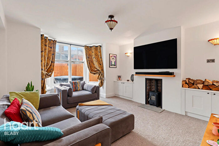 4 Bedroom Semi-Detached House For Sale In Cosby Road, Leicester, LE8