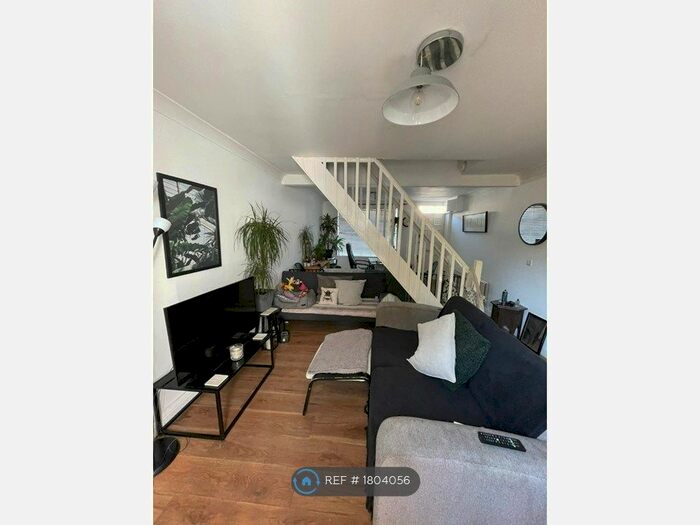 2 Bedroom Terraced House To Rent In Trinity Road, Richmond, TW9
