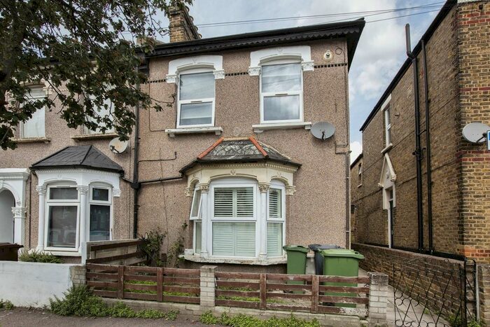 2 Bedroom Flat To Rent In St Georges Road, Leyton, E10