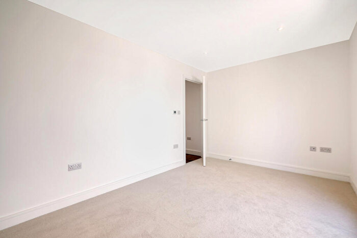 1 Bedroom Flat To Rent In Hillmount Court, St Marys Lane, RM14