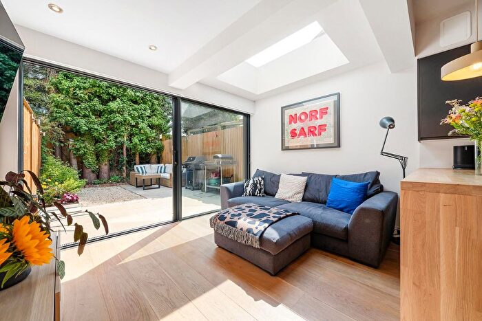 1 Bedroom Flat For Sale In Leander Road, SW2